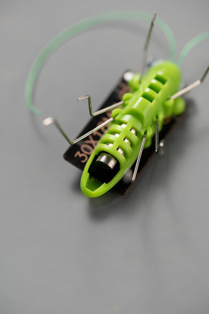 Novelty creative solar-powered crawling insects